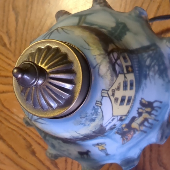 Vintage 2002 Currier & Ives American Winter Scene Painted Glass Lamp & Base 12" - Picture 4 of 7